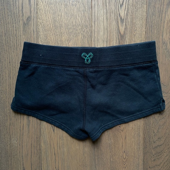 Y2K Vintage Black TNA Booty Shorts - Picture 2 of 6